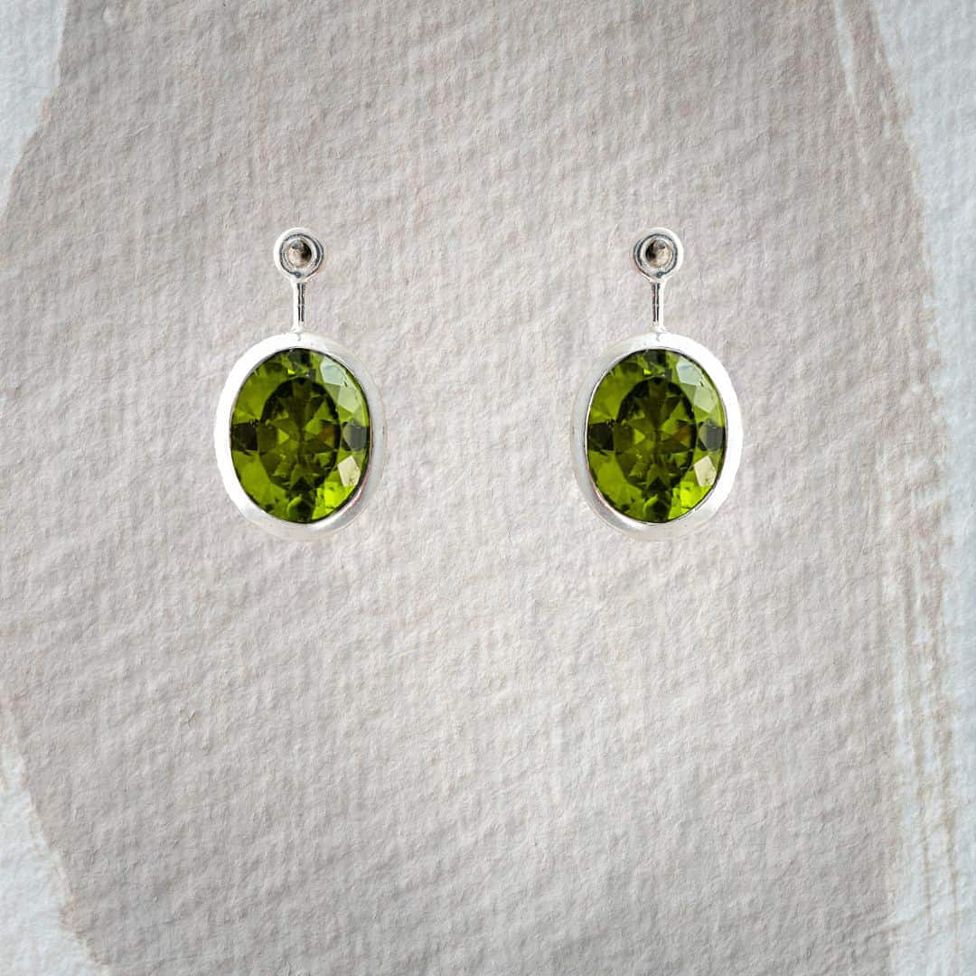 Peridot grün oval gefasst 8x10mm Peridot grün oval gefasst 8x10mm